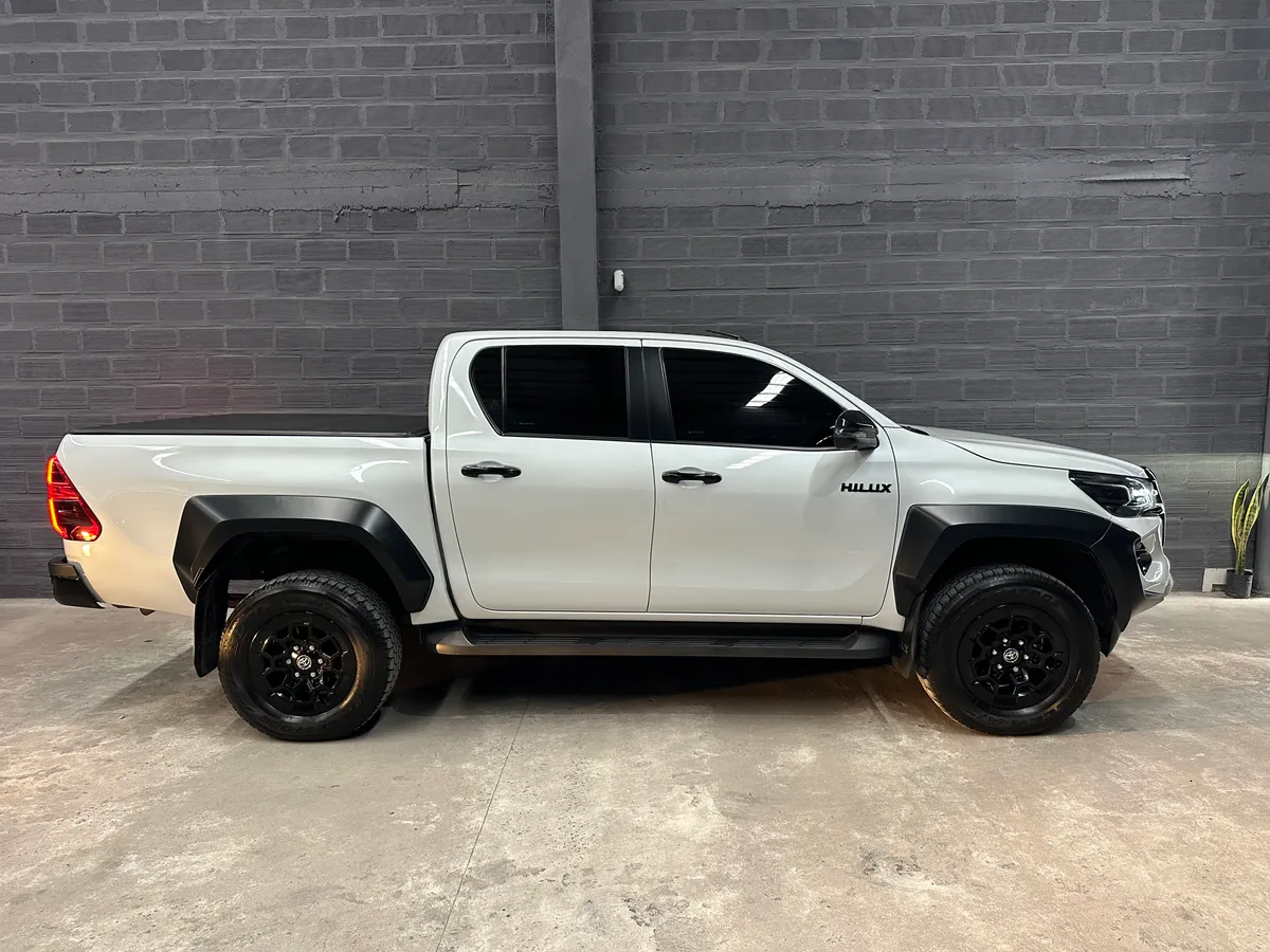 Toyota Hilux 2024 — foto 2