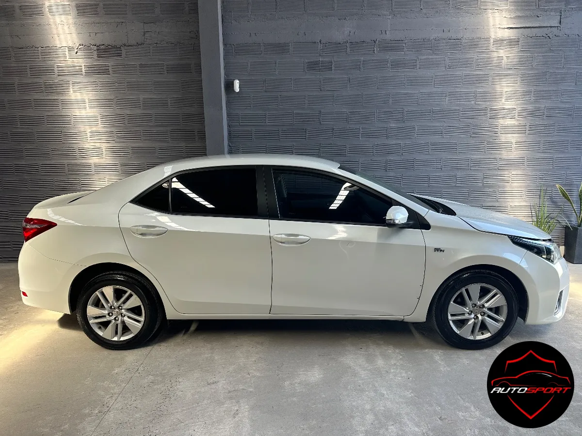 Toyota Corolla 2015 — foto 2